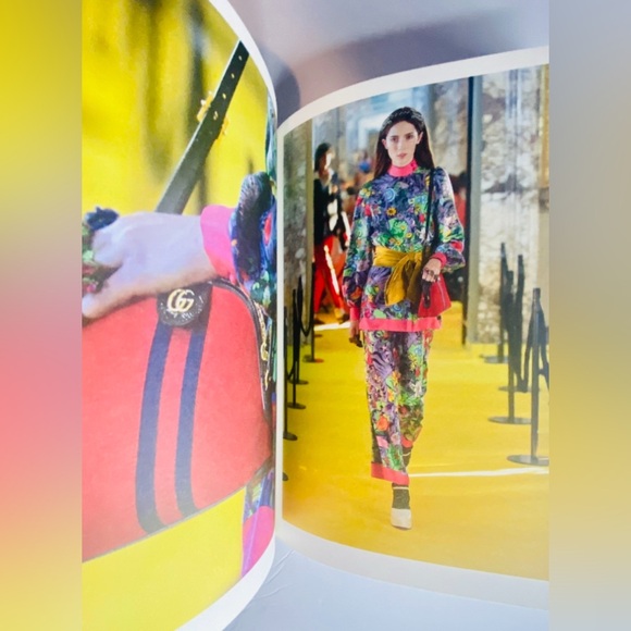 Gucci Collection Book Cruise 2018 w FREE Gucci pouch and hair ties - Picture 6 of 12